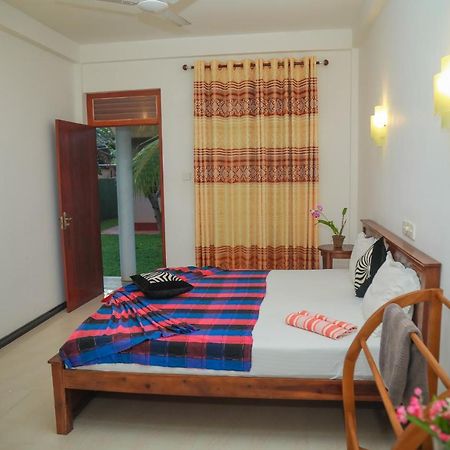 Hasaranga Holiday House Хикадува Екстериор снимка